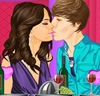 Selena and Justin Kissing